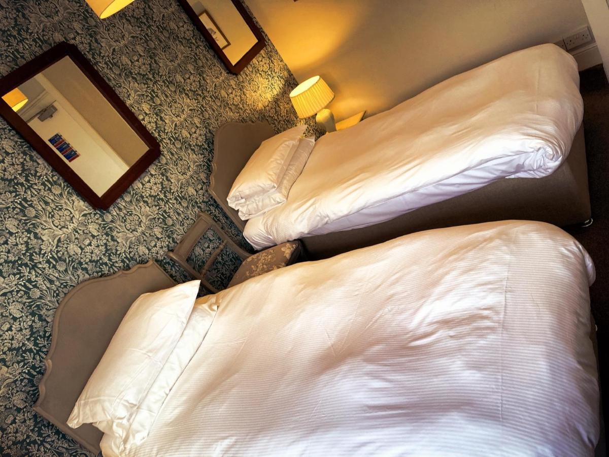 Inn For All Seasons Берфорд Номер фото