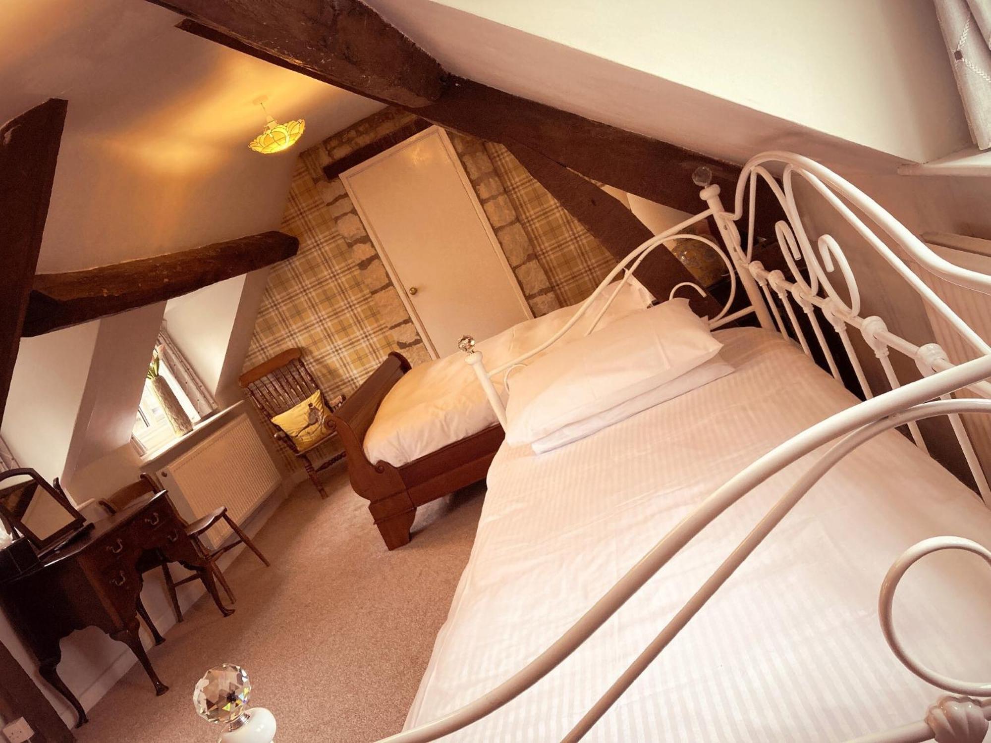 Inn For All Seasons Берфорд Номер фото
